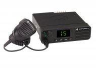 Motorola DM4400e UHF 403–470 MHz – Digital/analog mobil komradio